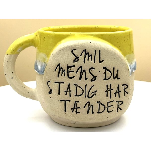 Keramik krus m/hank og citat-tekst "Smil mens du stadig har t�nder"
