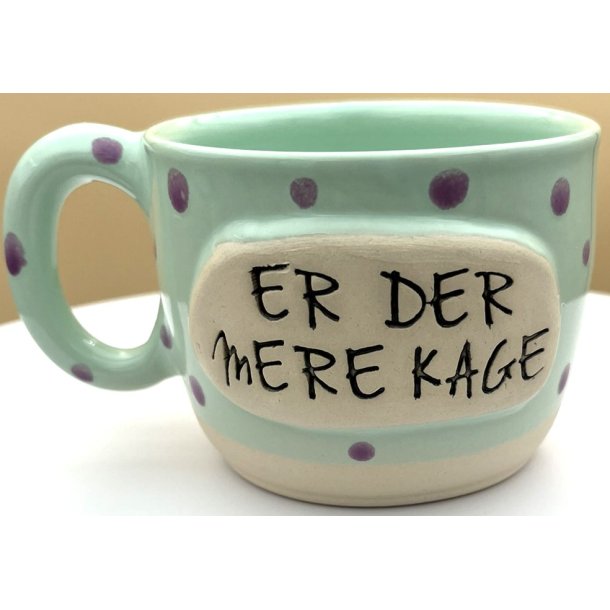 Keramik krus m/hank i farven lime med lilla prikker og citat-tekst "Er der mere kage"