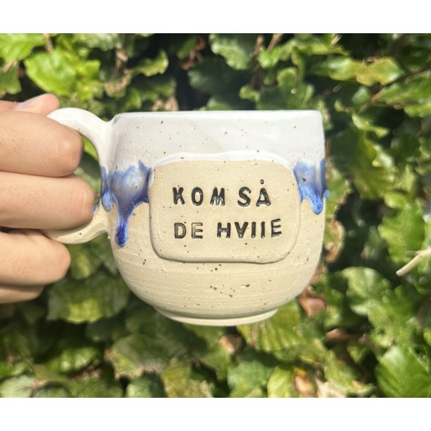 Keramik krus m/hank og citat-tekst "Kom s de hviie"