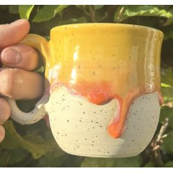 Keramik krus m/hank gult med orange lbeglasur