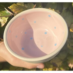 Keramik sk�l rosa med bl� prikker