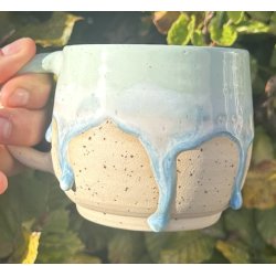 Keramik krus m/hank mintgrn med bl lbeglasur