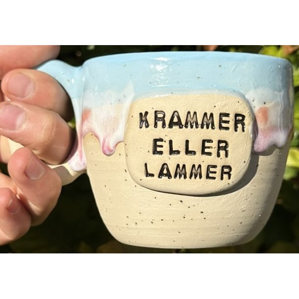 Keramik krus m/hank og citat-tekst "Krammer eller lammer"