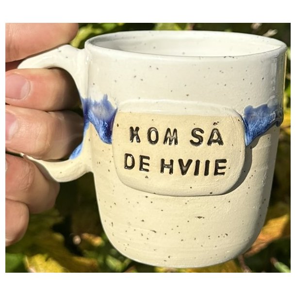 Keramik krus m/hank og citat-tekst "Kom s de hviie"
