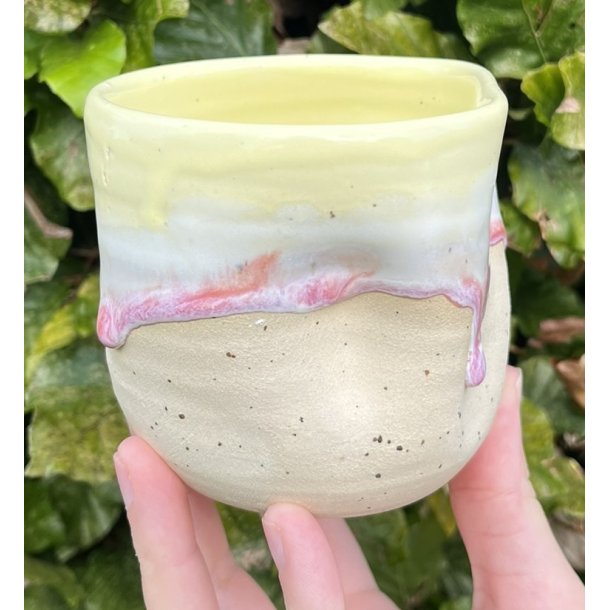 Keramik krus uden hank  gul m/lyserd lbeglasur