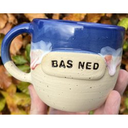 Keramik krus m/hank og citat-tekst "Bas ned"