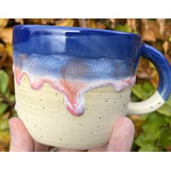 Keramik krus m/hank og citat-tekst "Jeg er chef her p matriklen"