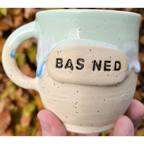 Kopi af Keramik krus m/hank og citat-tekst "Bas ned"