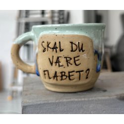 Keramik krus m/hank og citat-tekst "Skal du v�re flabet ?"