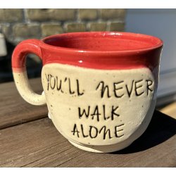 Keramik krus m/hank og citat-tekst "You�ll never walk alone"