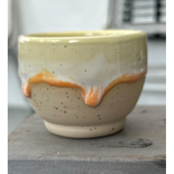 Keramik krus uden hank lys gul med orange l�beglasur