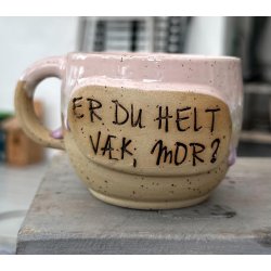 Keramik krus m/hank og citat-tekst "Er du helt v�k, mor ?"