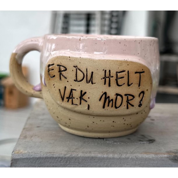 Keramik krus m/hank og citat-tekst "Er du helt v�k, mor ?"