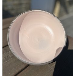 Stor keramik sk�l i m�rkt ler med indvendig pink glasur � 17 cm