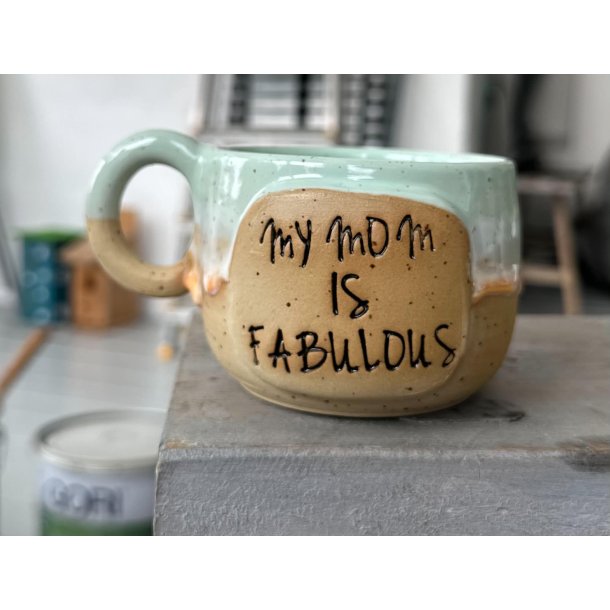 Keramik krus m/hank og citat-tekst "My mom is fabulous"
